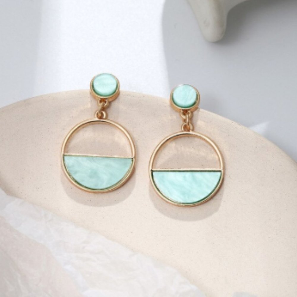 “Round & Round” Marble Resin Circle Dangle Earring - Picture 2 of 9